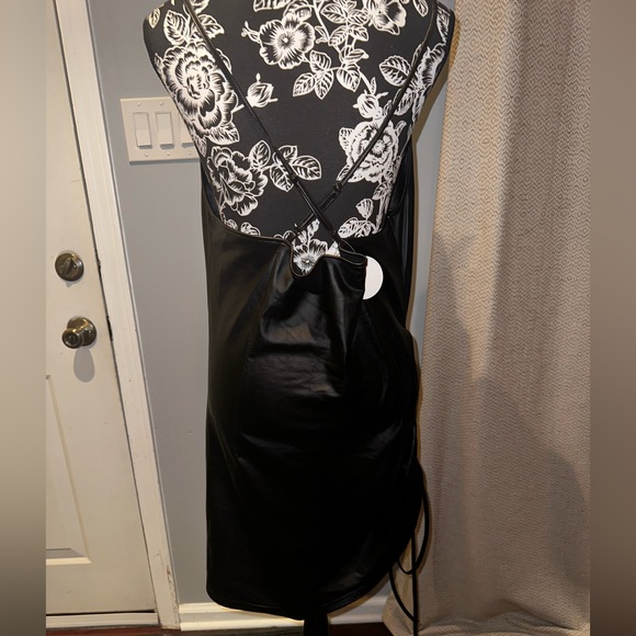 Women's Sleeveless Bodycon Tank Dress PU Leather Mini Dresses - Picture 5 of 5